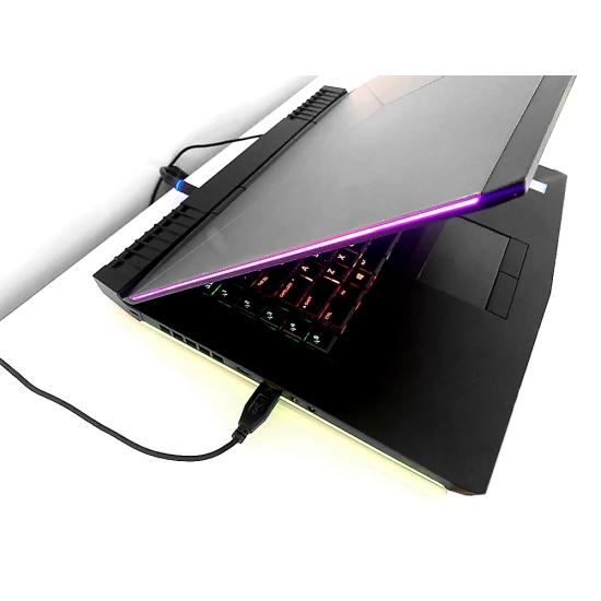 Gamingowy Laptop Alienware i7 Nvidia-8GB DDR4-16GB 4H SSD-M2 Win10